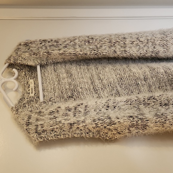 Black and white vest - Picture 2 of 7